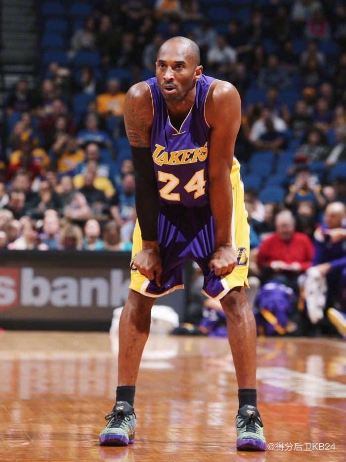 Kobe 9 Low Mamba Moment