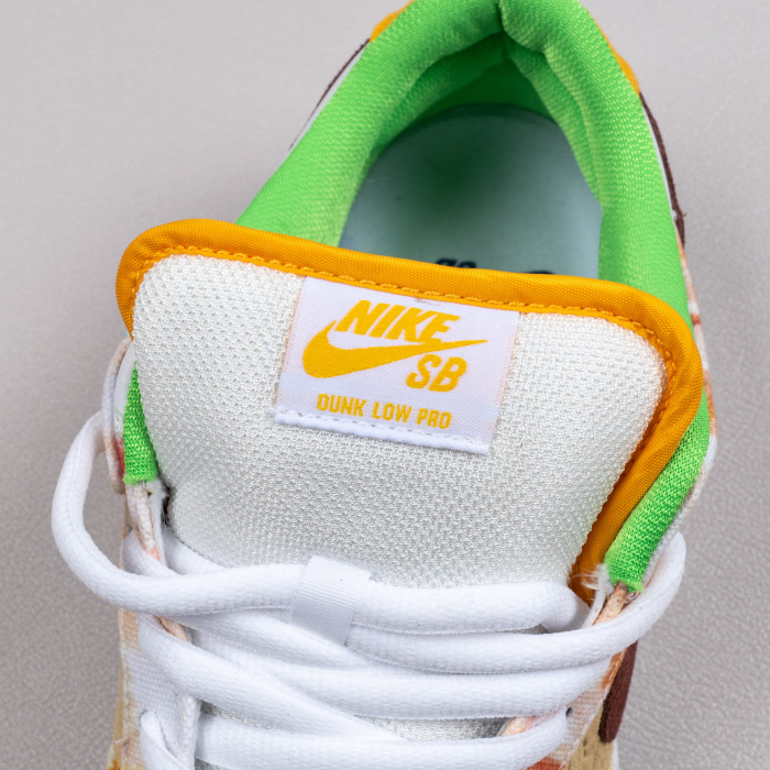 SB Dunk Low Street Hawker (without special box)