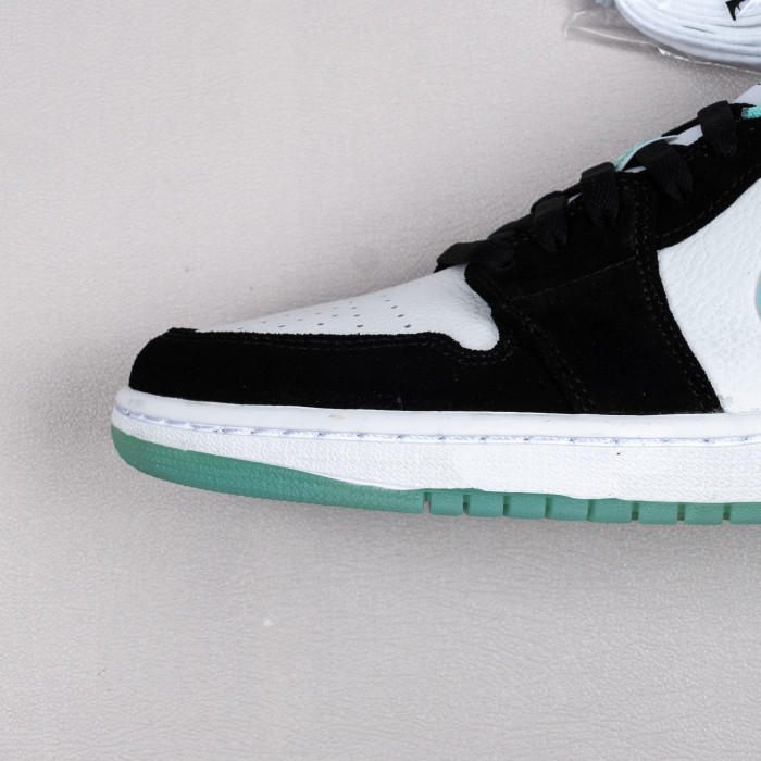 1's Low Island Green