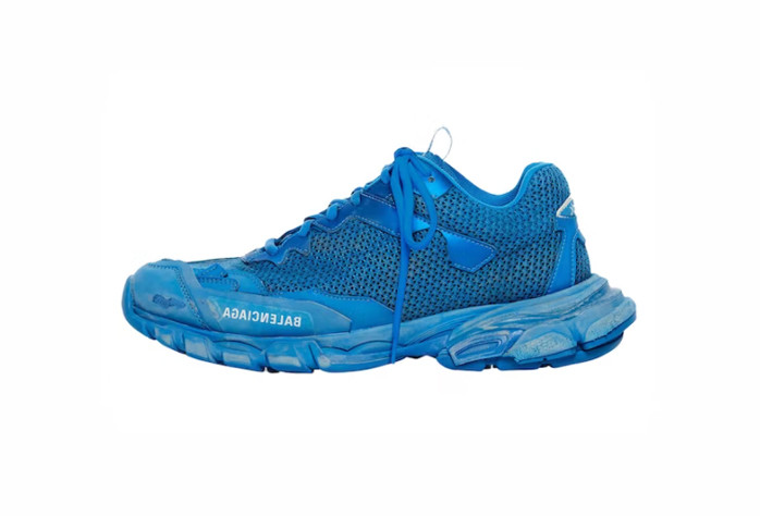 Blue Track.3 Blue