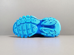 Blue Track.3 Blue