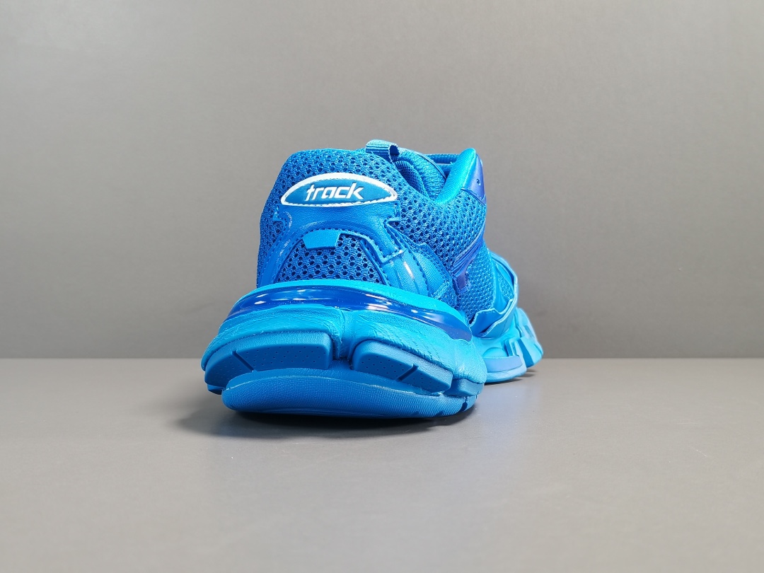 Blue Track.3 Blue