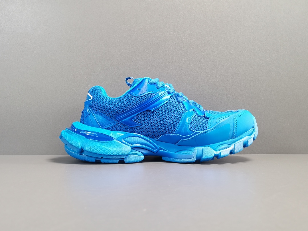 Blue Track.3 Blue
