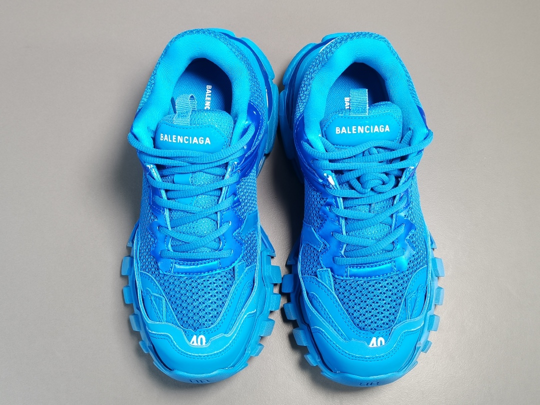 Blue Track.3 Blue