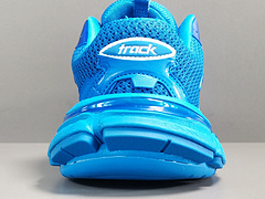 Blue Track.3 Blue