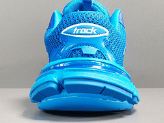 Blue Track.3 Blue