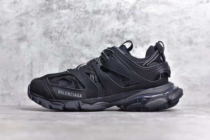 Track Triple Black