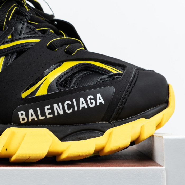 Track Black Yellow