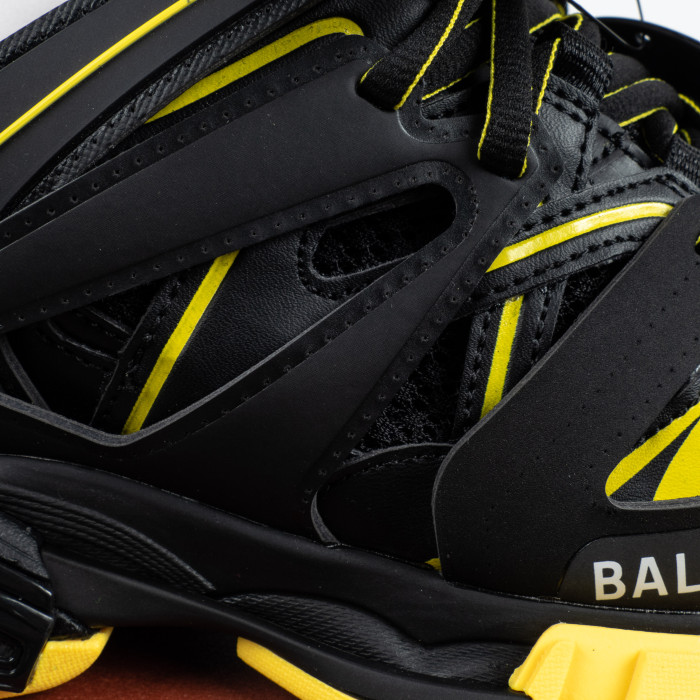 Track Black Yellow
