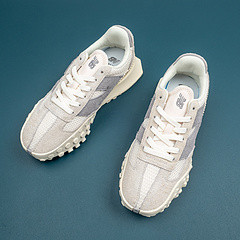 'Art of Nothing' Angora Natural Gum