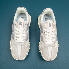 'Art of Nothing' Angora Natural Gum