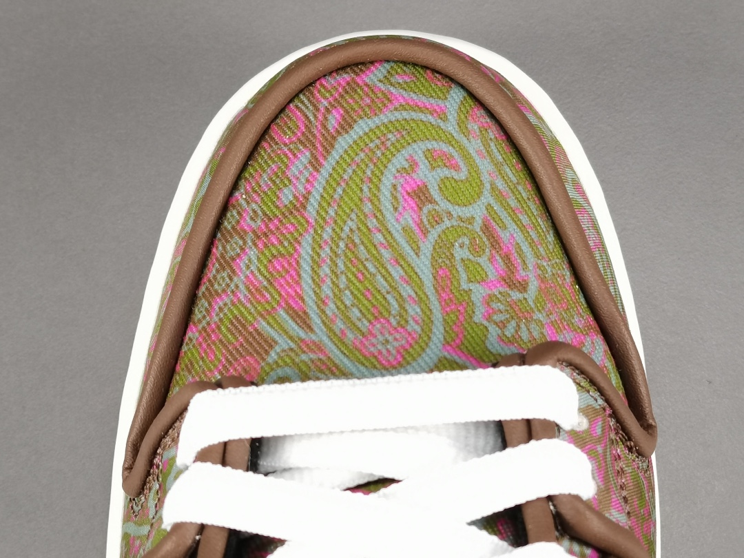 SB Dunk Low Pro Paisley Brown