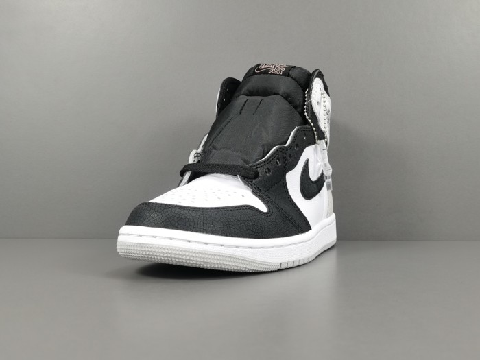 1's Retro High OG Bleached Coral