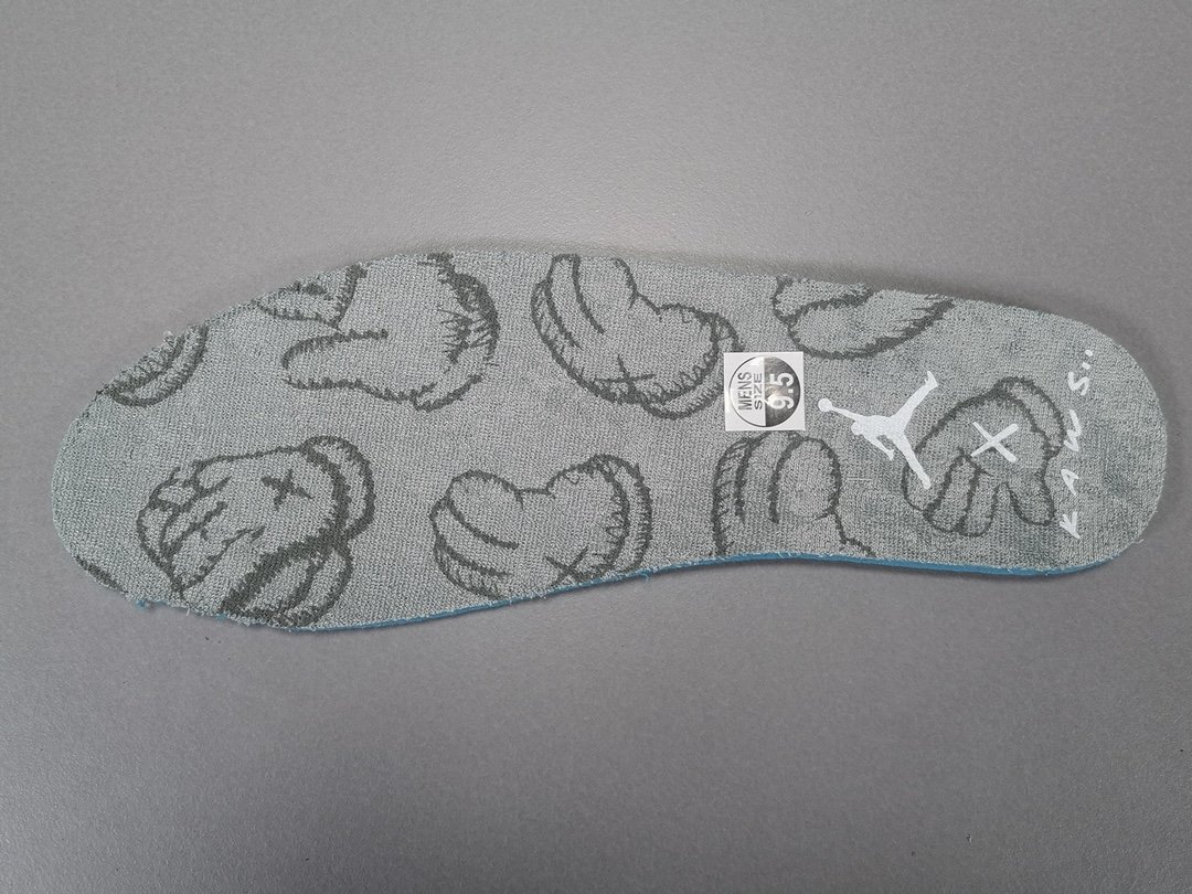 4s RETRO KAWS