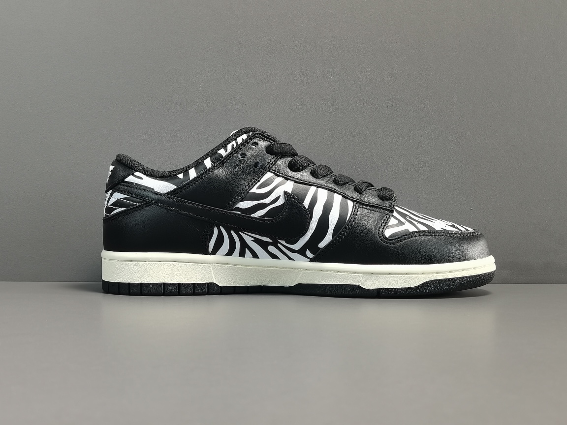 Dunk Low OG QS Quartersnacks Zebra