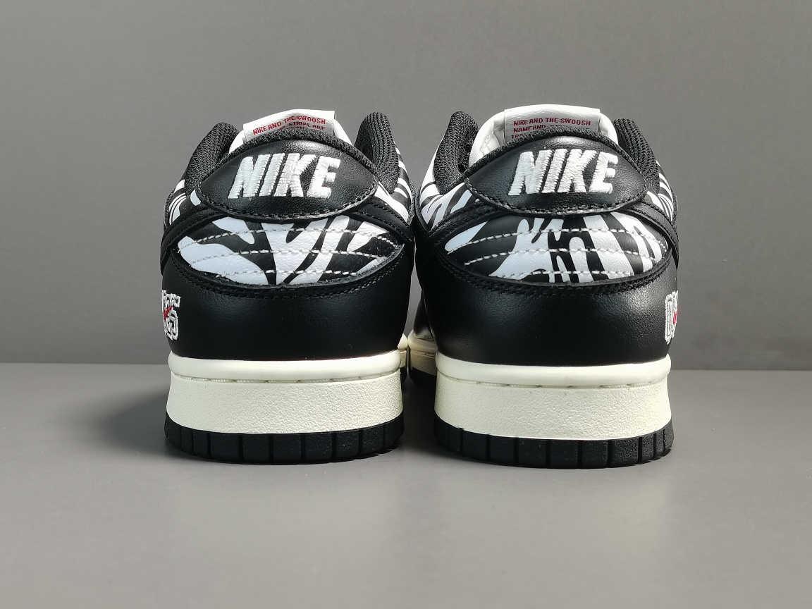 Dunk Low OG QS Quartersnacks Zebra