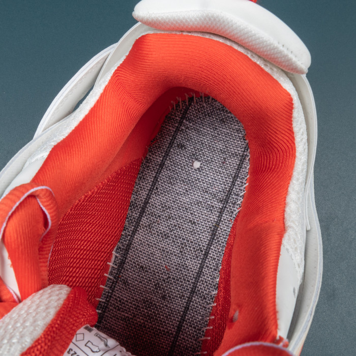 Track White Red