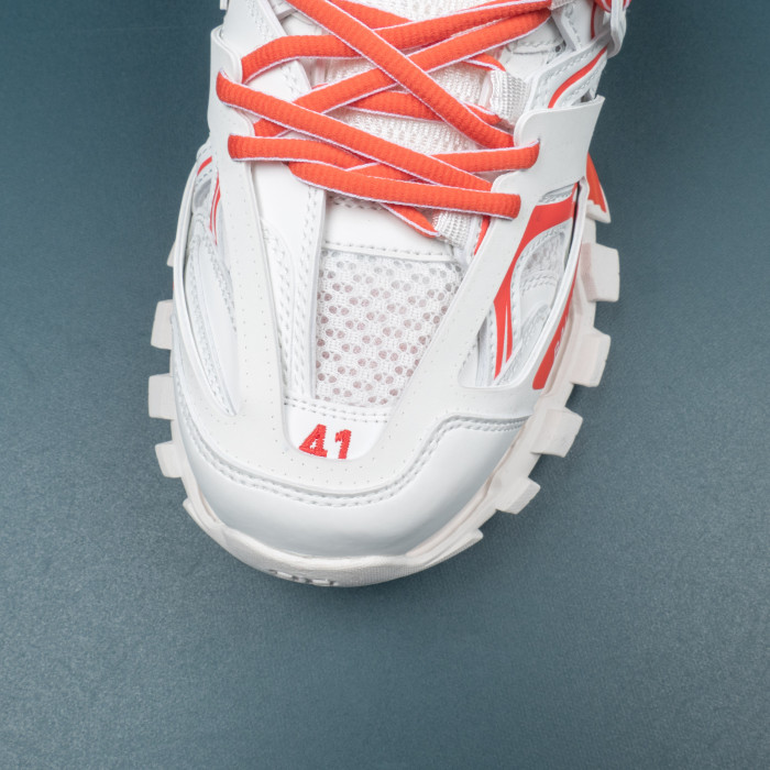 Track White Red