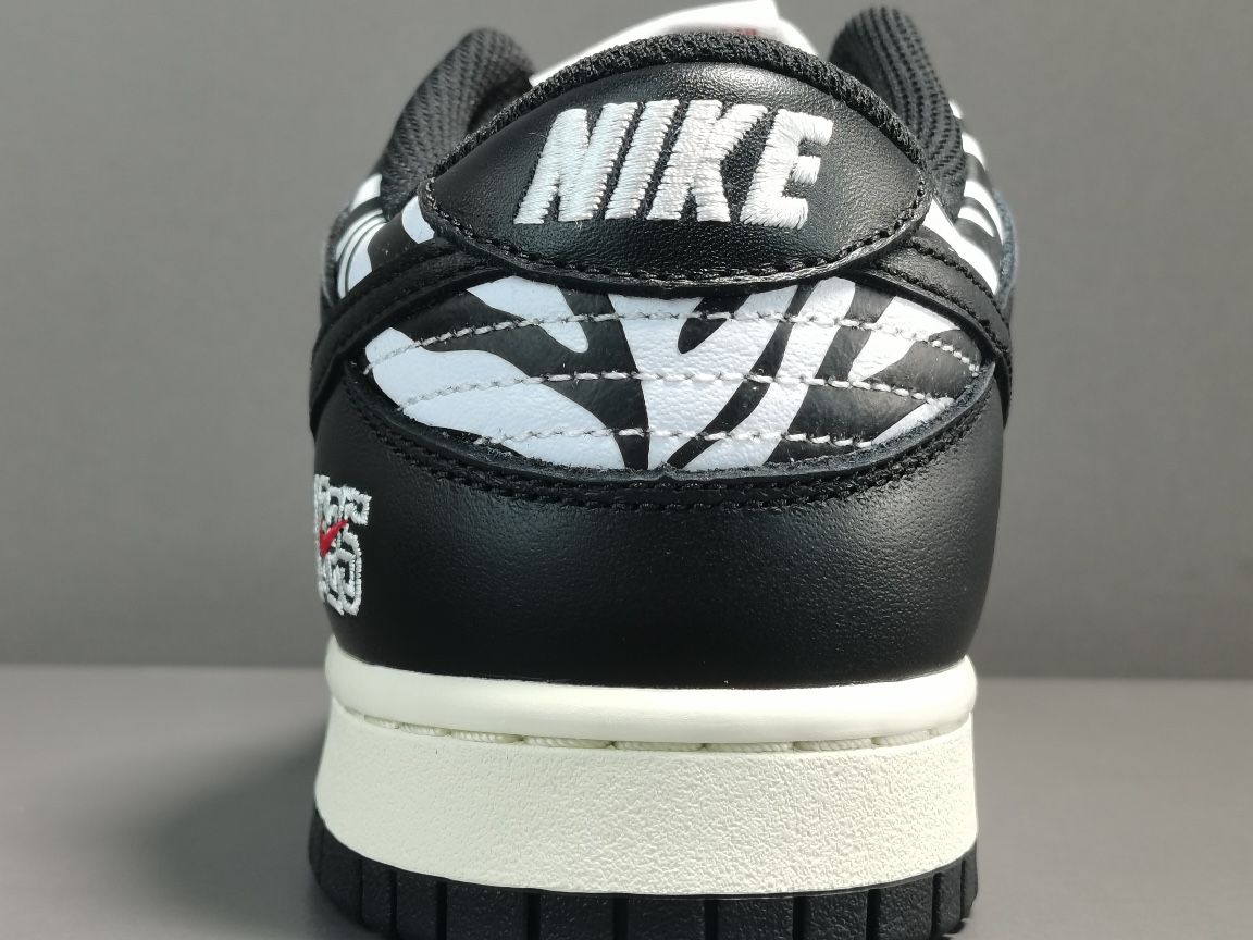 Dunk Low OG QS Quartersnacks Zebra