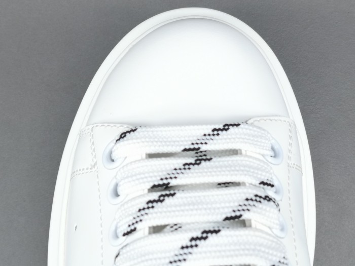 White Black (W)