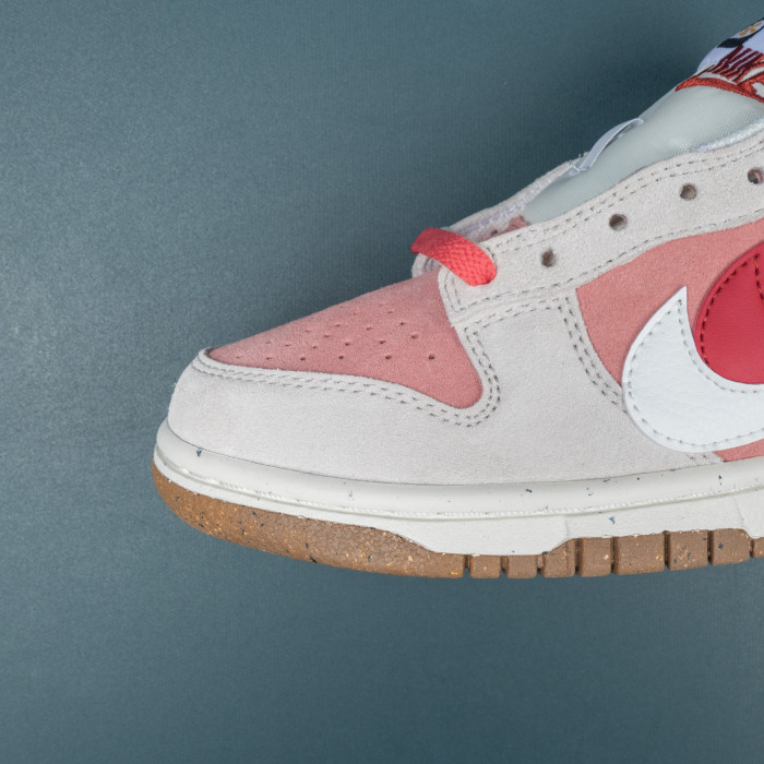 SB Dunk Low SE 85
