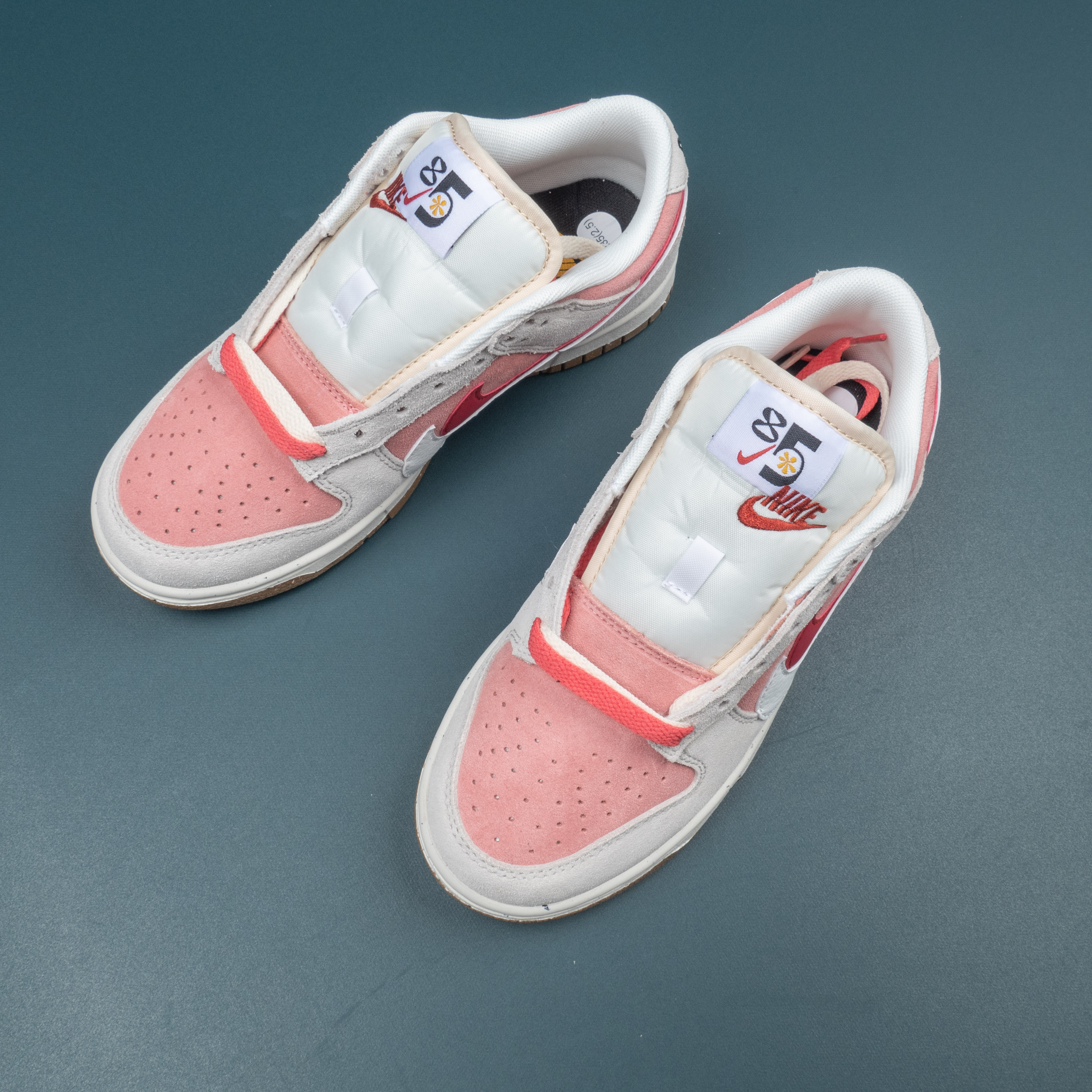 SB Dunk Low SE 85