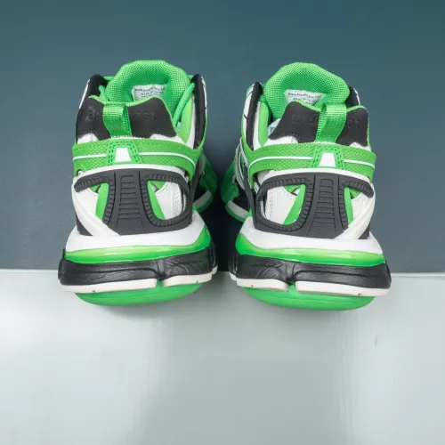 Track.2 White Green