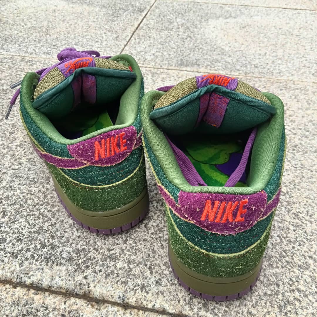 Nike SB Dunk Low “Skunks” Custom 420