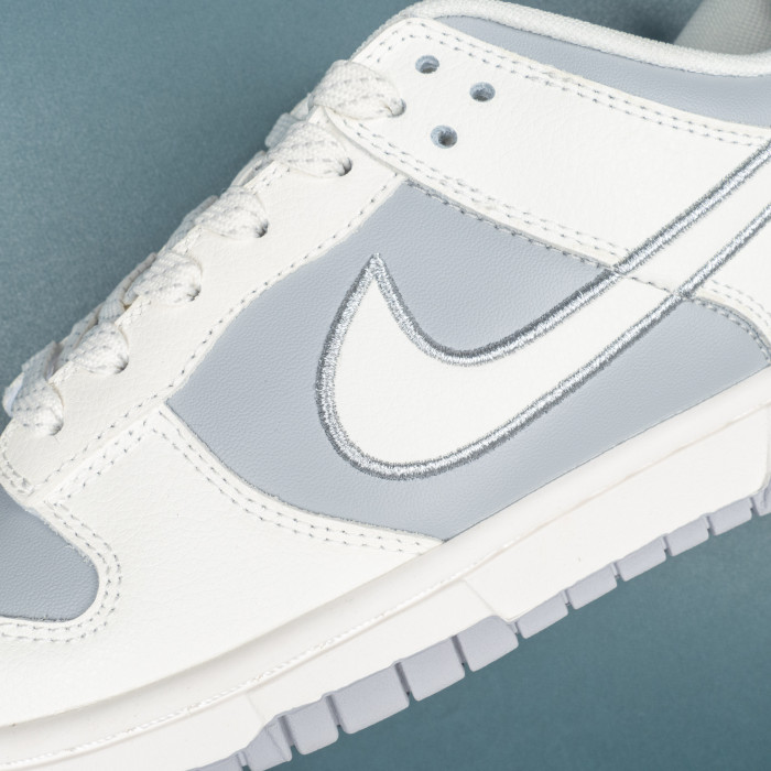 SB Dunk Low TNF