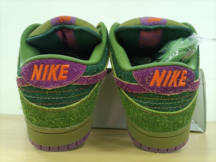 Dunk SB Low Skunk 420 Custom