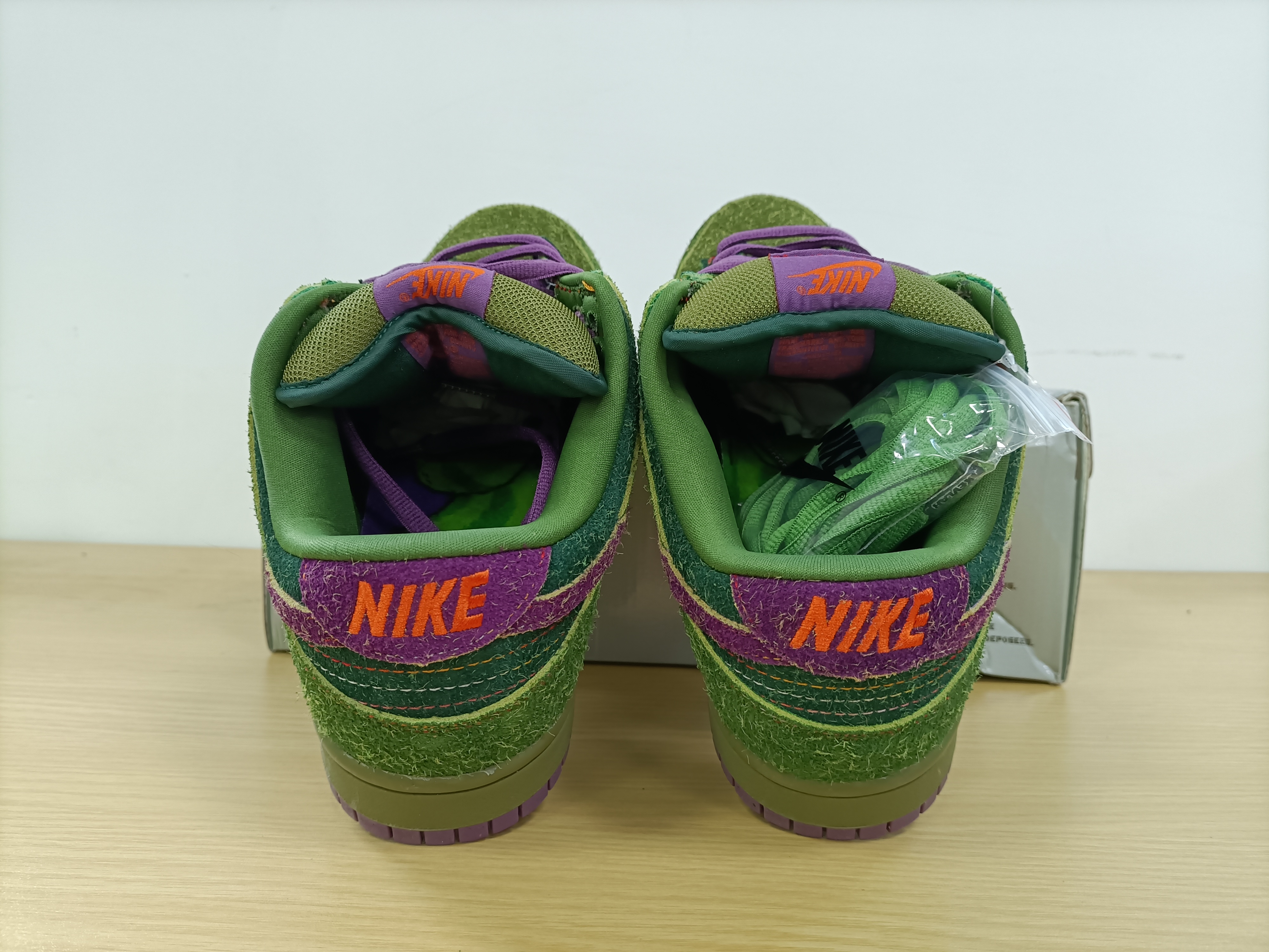 Nike SB Dunk Low “Skunks” Custom 420