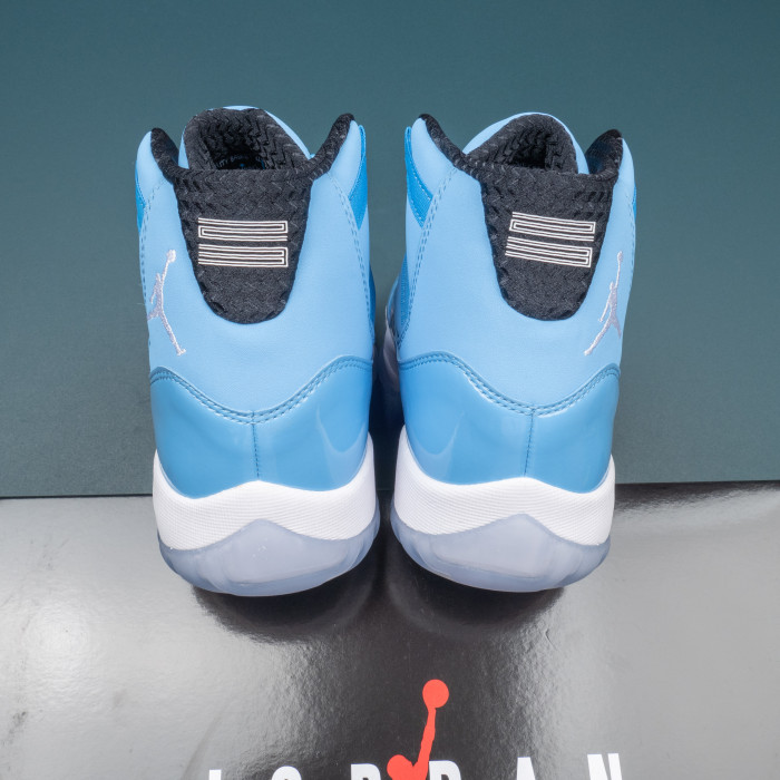 11's Retro Pantone