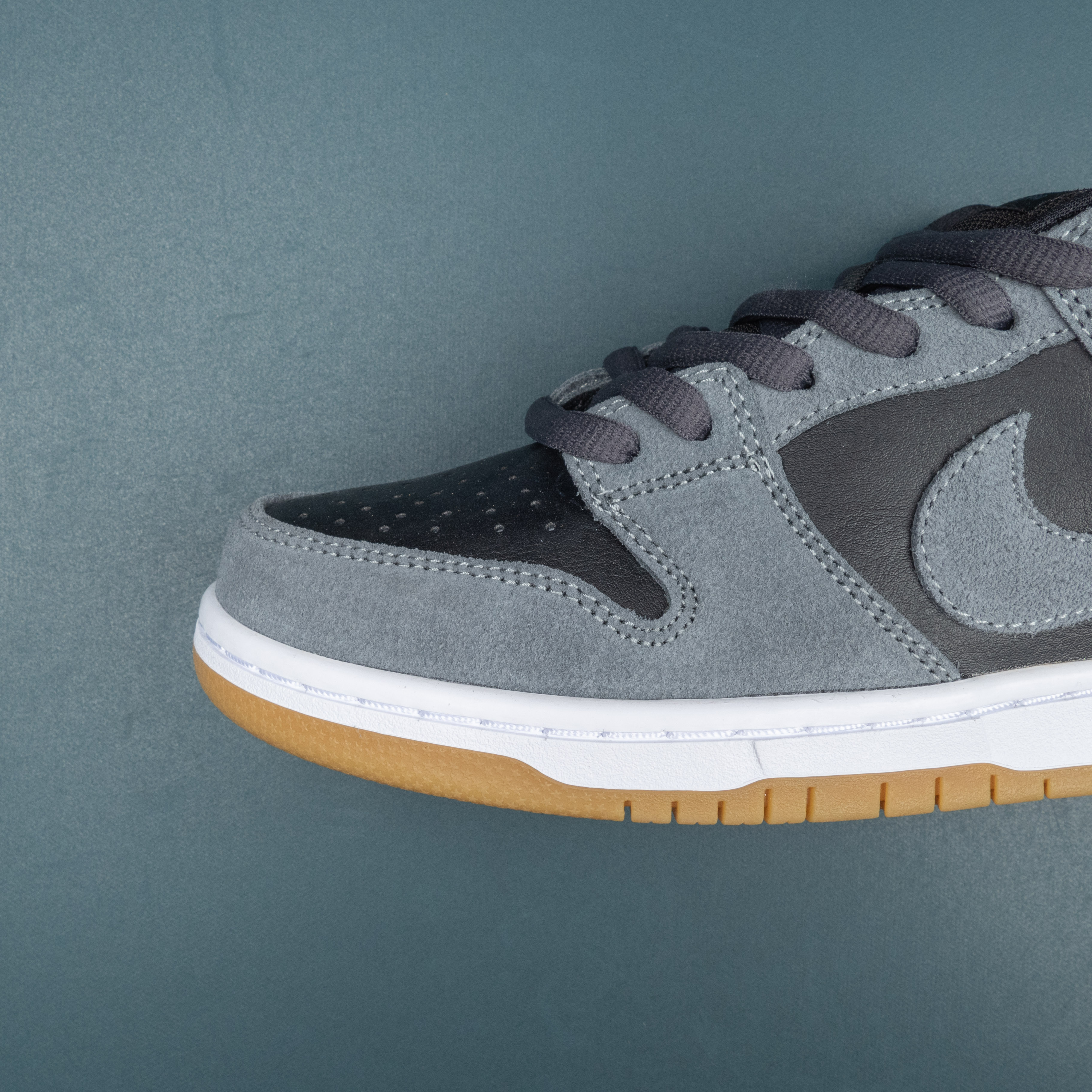 SB Dunk Low Dark Grey Black Gum