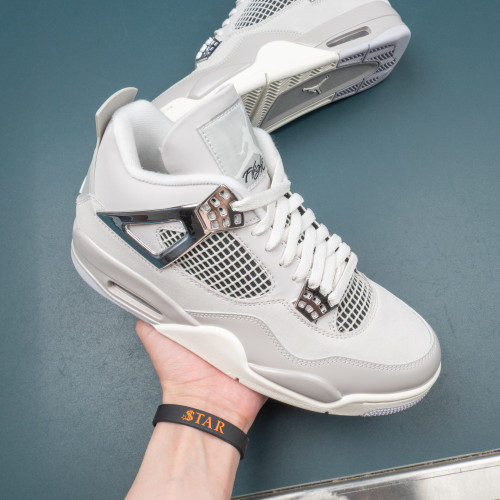 4's Retro Frozen Moments
