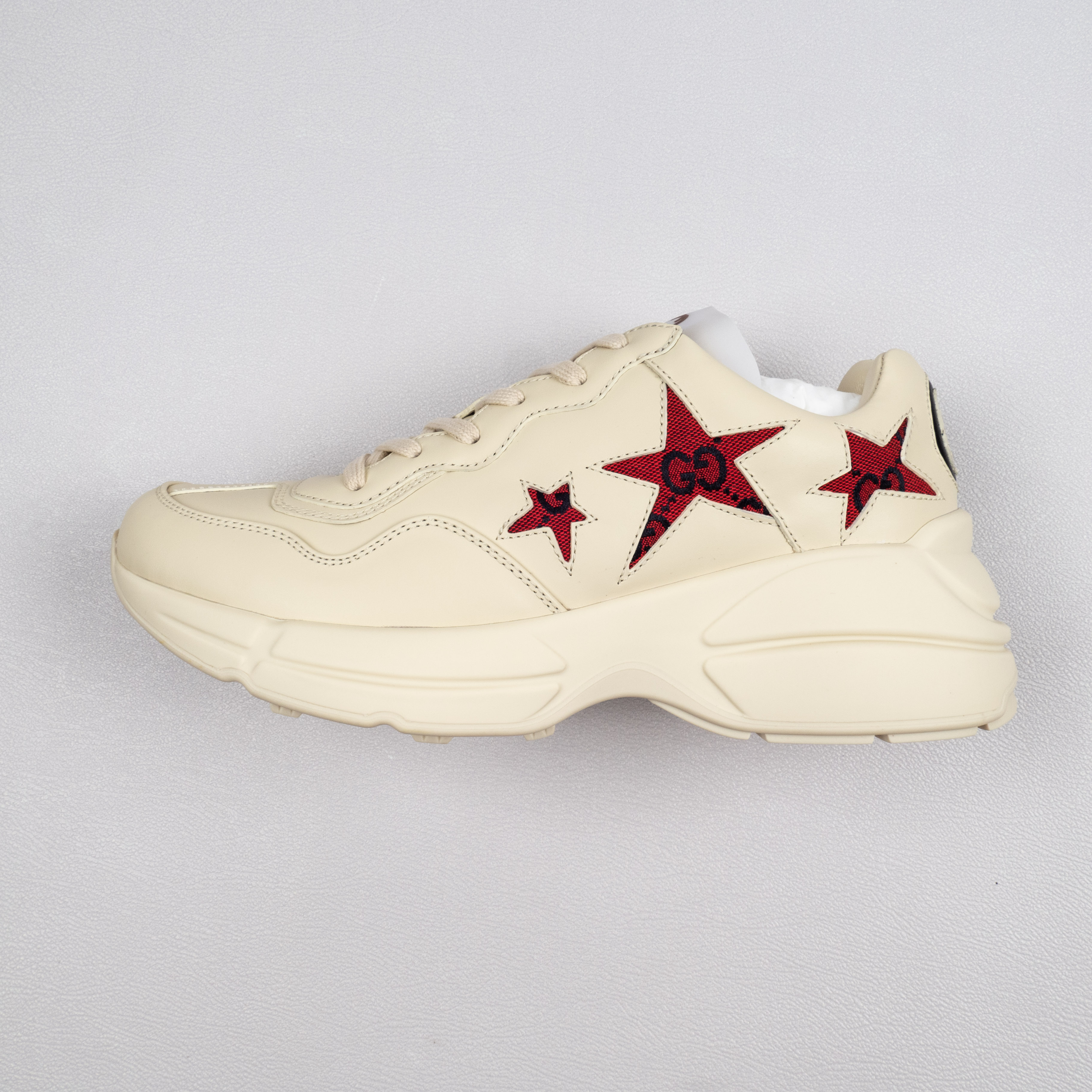 Rhyton Red Stars