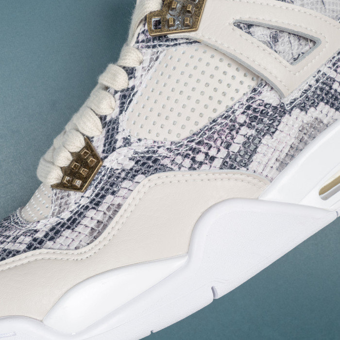 4‘s Retro Snakeskin