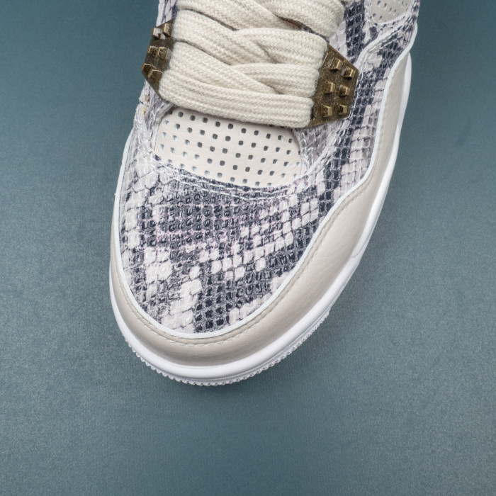 4‘s Retro Snakeskin