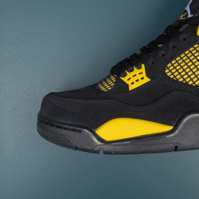 4's RetroThunder (2023)