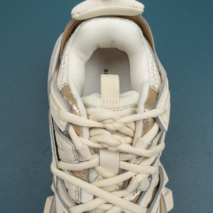 Track  'Beige'