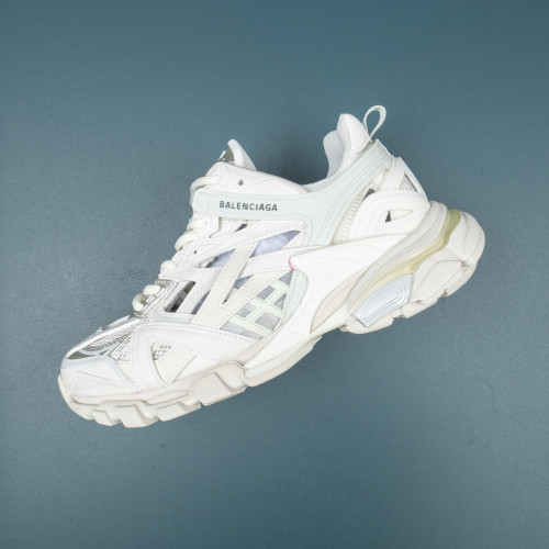 Track.2 White