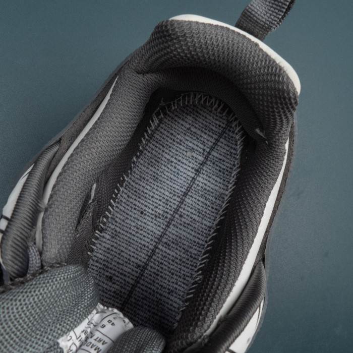 Track.2 'Grey Black'