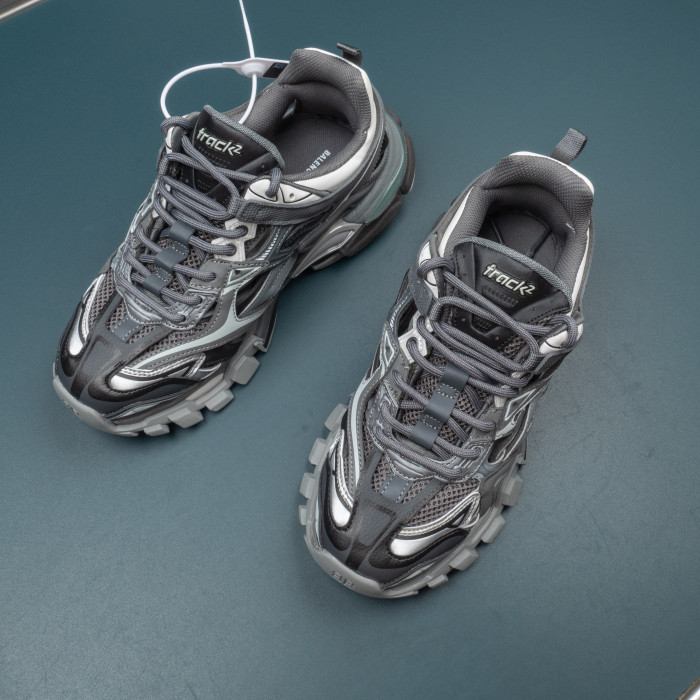 Track.2 'Grey Black'