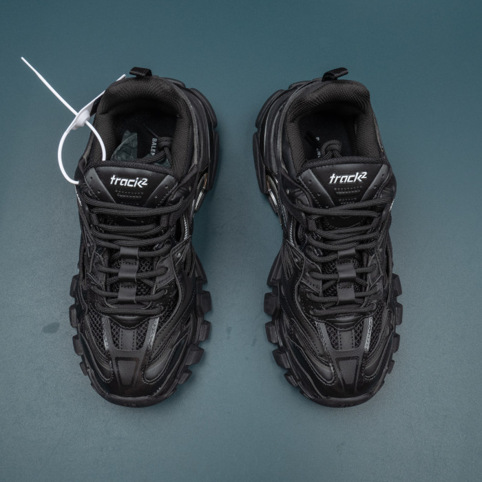 Track.2 'Black'