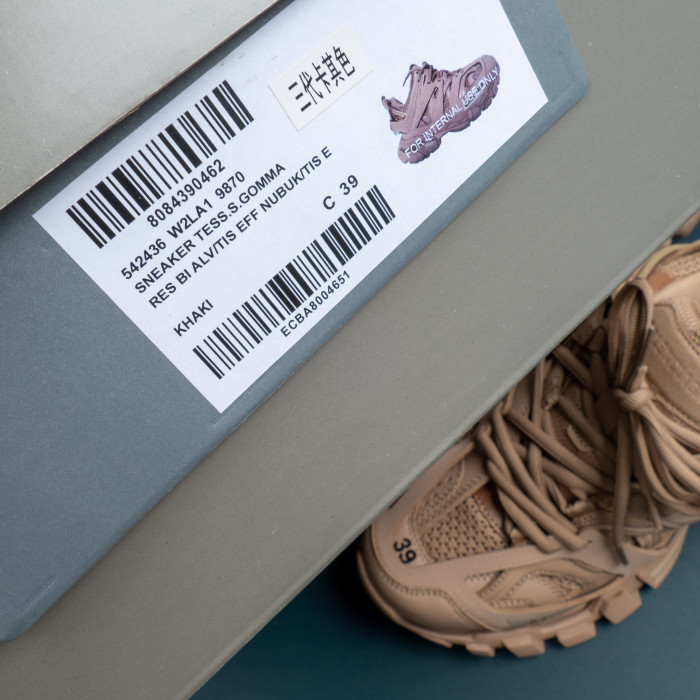 Track 'Full Beige'