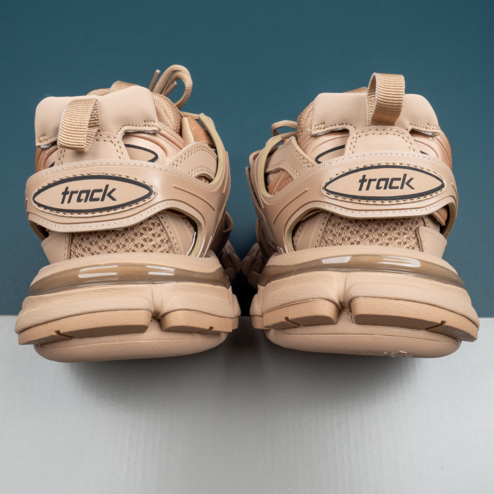 Track 'Full Beige'