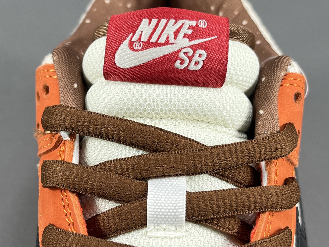 SB Dunk Low Top Ramen