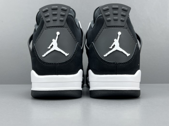4's Retro White Thunder