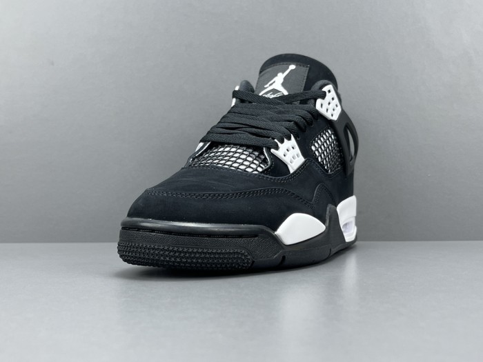 4's Retro White Thunder
