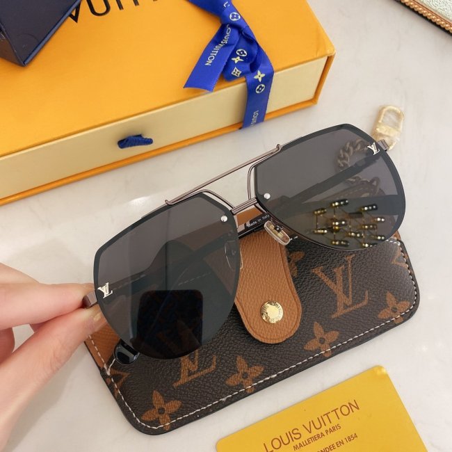 LOUIS VUITTON Sunglasses