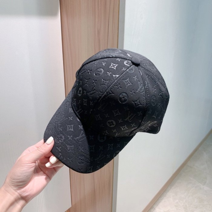 LOUIS VUITTON Hats